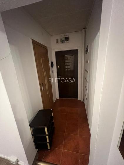 Apartament cu 2 camere, etajul 3/4, zona Podul de Piatra - 8