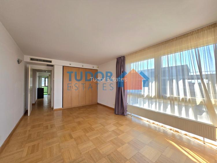 Elegant 2-Bedroom Duplex Apartment with Panoramic Park Views - 15