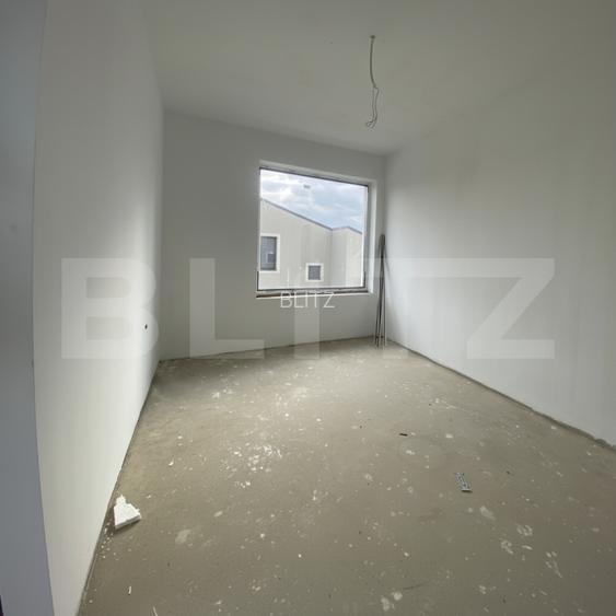 Casa pe calcan cu priveliste deschisa si compartimentare deosebita. - 12