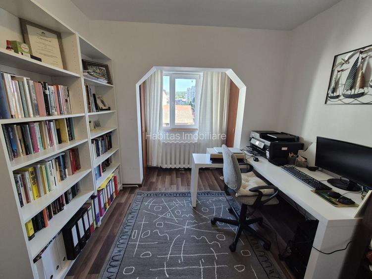 Apartament 4 camere, finisat, mobilat, parcare, zona str Izlazului - 26