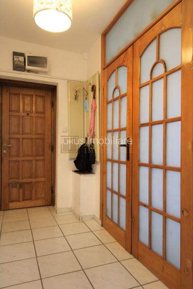 3 camere, clima, bloc anvelopat, Str. Cosminului - Girocului. - 18