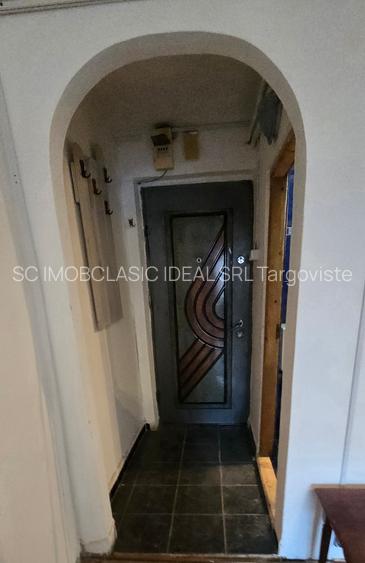 ETaj 1 , micro 9 Târgoviște. Vanzare apartament 2camere - 10