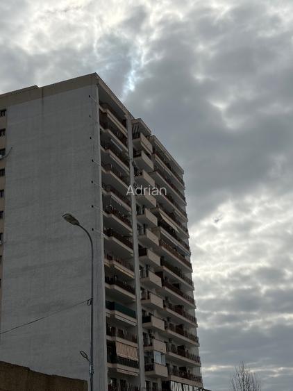 Vand boxa depozitare 14mp - Bd. Timisoara - 3