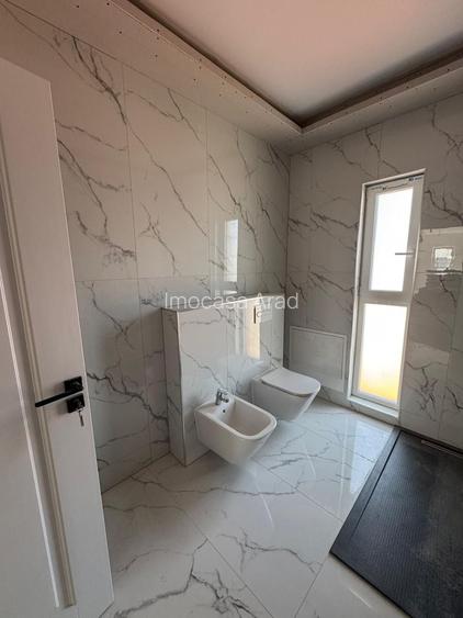 De vânzare apartament Penthouse nou, terase generos Micalaca Arad - 5