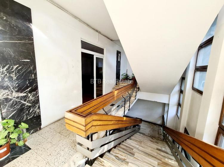 Spatiu Birou de Inchiriat  Metrou Universitate 24 MP Acces si Paza 24/7 - 8