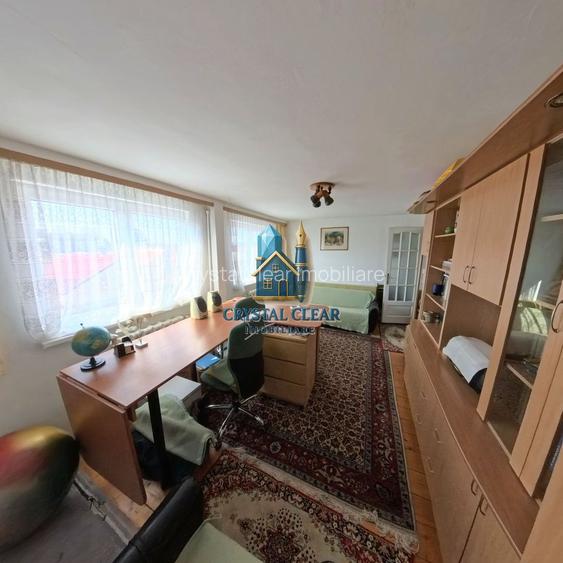 Două case în curte comună, 6 camere + 385 teren - zona semicentrală - 8