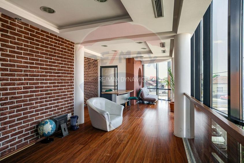 Clădire de birouri Micalaca pe principală, vad si vizibilitate sporită - 20