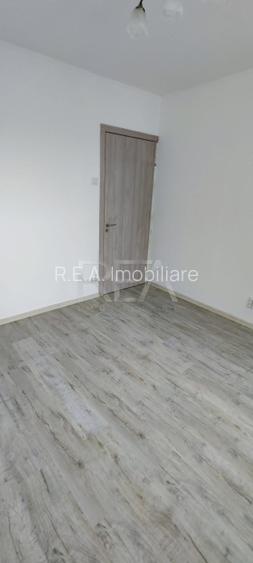 2 camere Vitan decomandat, inst. schimb., an 1983 - 4