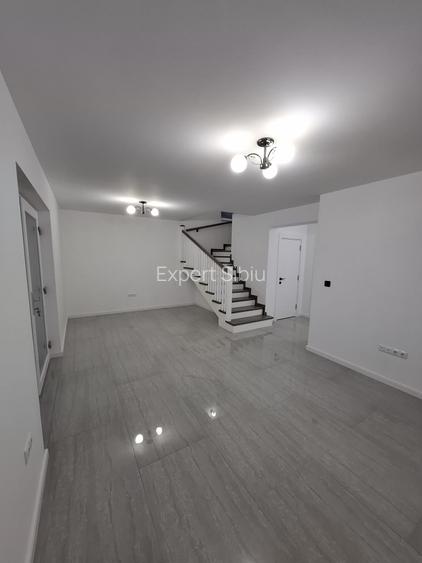 Casă nouă de închiriat 4 camere nemobilata ,în Cisnădie - 2