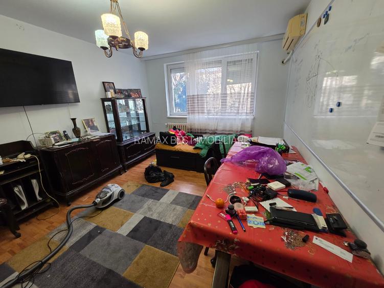 Liviu Rebreanu intersectie 1 Decembrie 1918, langa Auchan Titan, Poarta 4 - 5