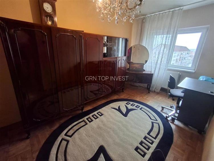 Apartament 3 camere decomandat si balcon Vasile Aaron - 13