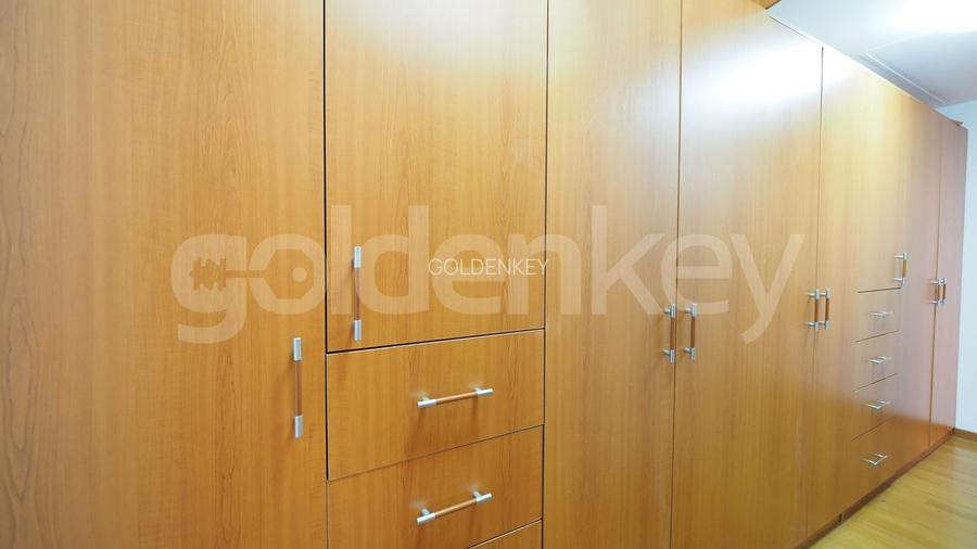 Apartament insorit cu 4 camere si terasa generoasa, 2 garaje - 8