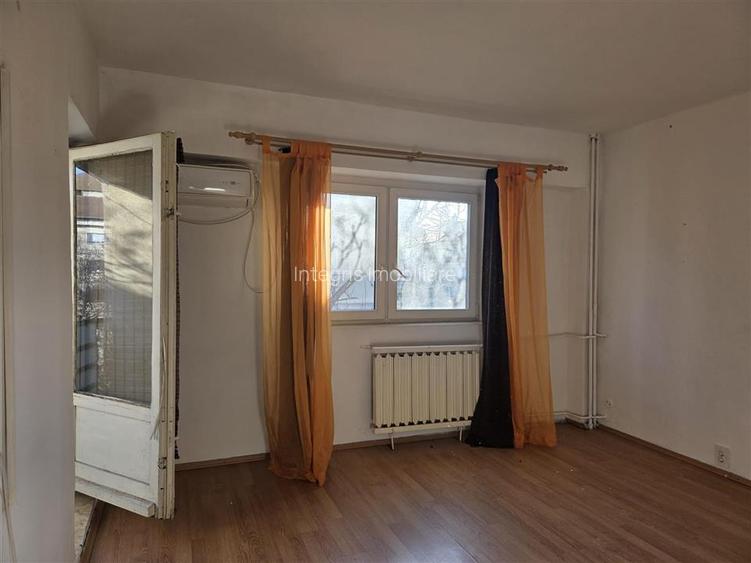 Garsoniera decomandata,etaj intermediar,Oradea,cartier Rogerius - 3