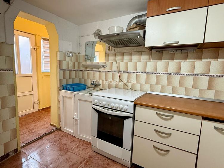Comision 0% - Zona Stadion - Casa cu 3 camere si dependinte - 4