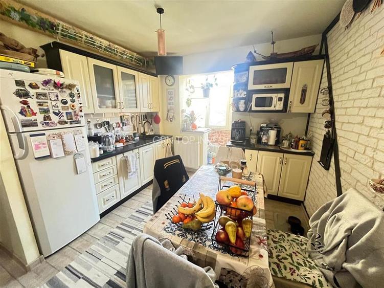 Apartament 3 camere decomandat balcon si pivnita etaj 1 Vasile Aaron - 11