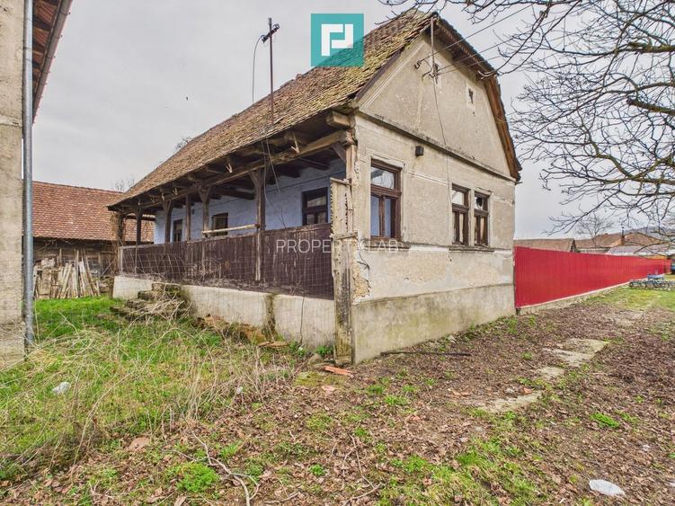 Casă la roșu în localitatea Almaș, Arad. - 5