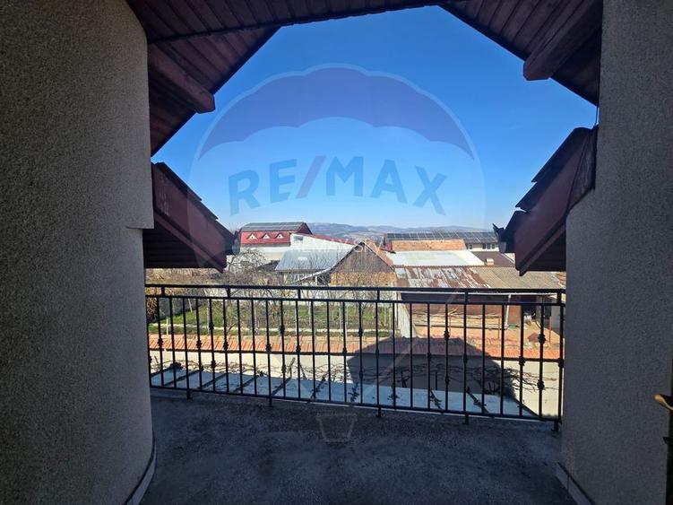 Casă spațioasă 331 mp utili + 5175 mp teren | Piscină interioară - 15