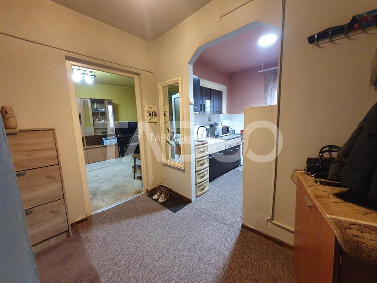 Apartament 2 camere decomandat 54 mp zona Bulevardu Unirii etaj 4 - 5