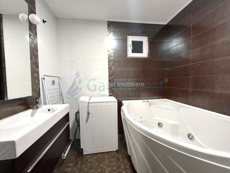 Apartament de vanzare in Oradea cu 4 camere , 91 mp utili, zona Decebal - 14