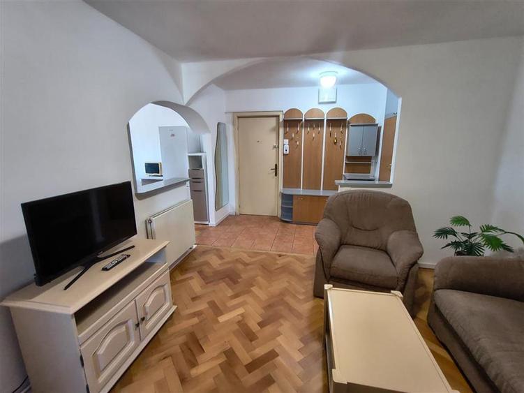 Apartament 2 camere balcon parcare zona Sub Arini
