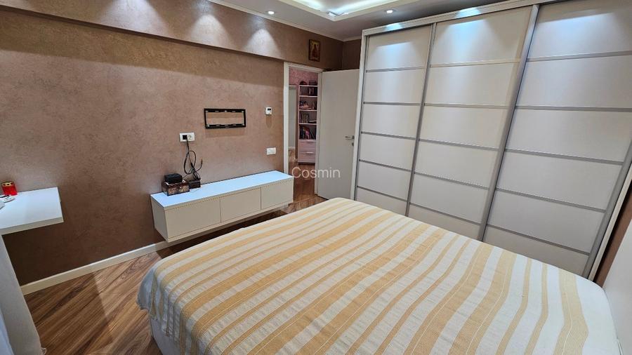 De vanzare apartament 4 camere, Inel 2 - 2