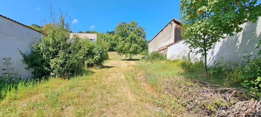 Proprietate superba teren, cladire cu opt garaje si gard zidit - 10