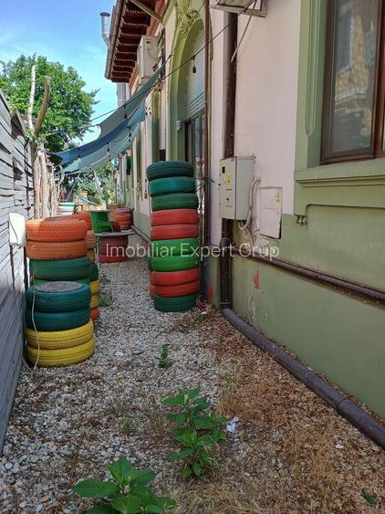 Dacia vila  utilata  pentr restaurant parter etaj curte  terasa 400`mp - 5