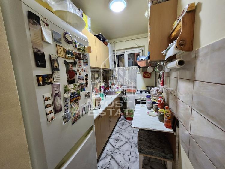 Apartament cu 4 camere, centrala proprie, etaj intermediar, zona Dacia - 4
