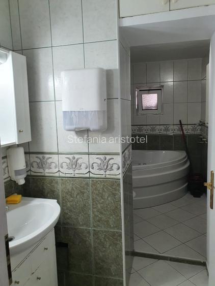 Spatiu ideal clinica/salon/birou,parter,acces stradal adiacent Decebal - 11