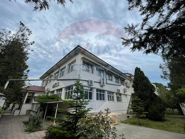Spațiu comercial de 1,700mp de închiriat în zona Centrala - 2