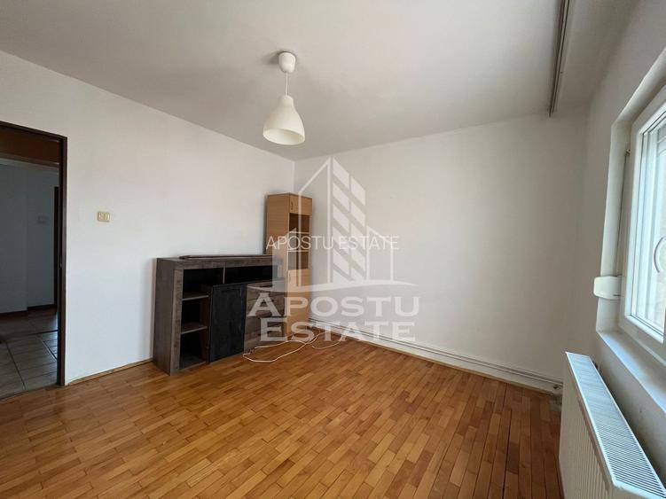 Apartament cu 3 camere, 2 bai, decomandat, centrala proprie, Sagulu - 6