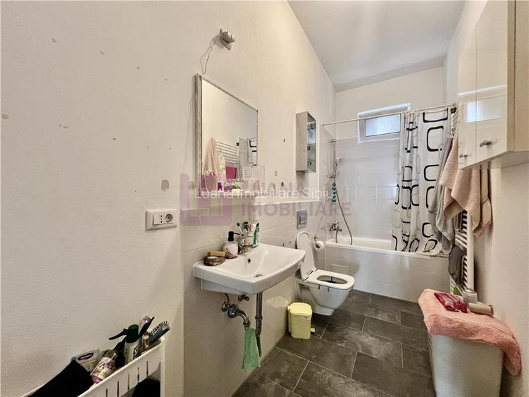 Casa de vanzare  | 2 constructii | 540 mp teren |  zona Lupeni | pivnita - 6