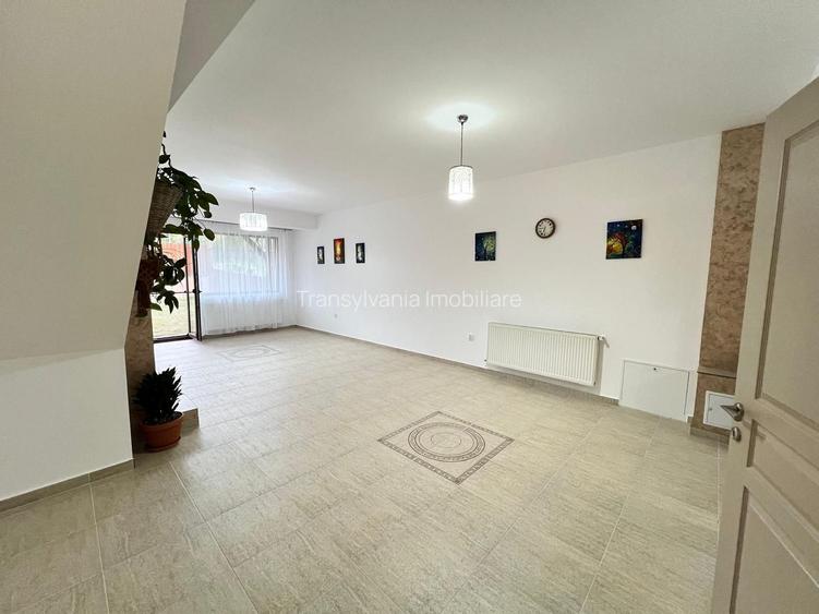 Casa cu 7 camere | 3 balcoane | Garaj | 220 mp + 80 mp curte | Cartier Panorama - 5