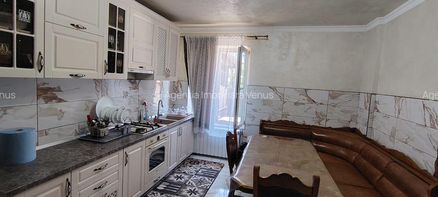 Casa cu etaj zona Liceului Pedagogic - 9