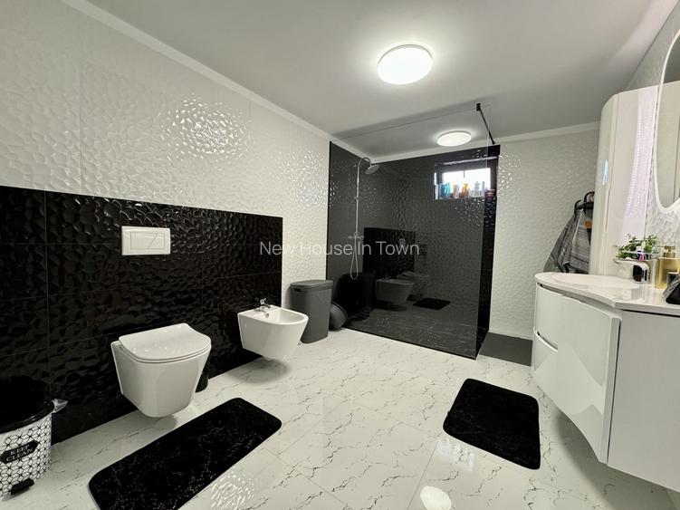 Casă Spațioasă de Vânzare în Ghimbav | Două Apartamente | Teren 579 mp - 9