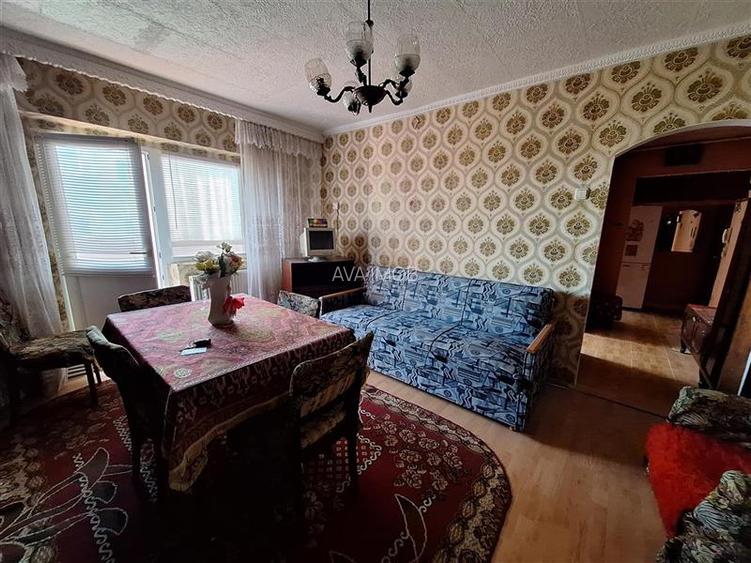 Apartament 3 camere semidecomandat | Etaj 3, zona Ura - 2