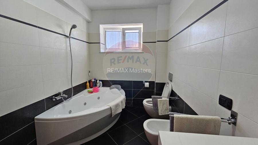 Casă / Vilă de lux cu 8 camere de vânzare in Obcini, Suceava - 24