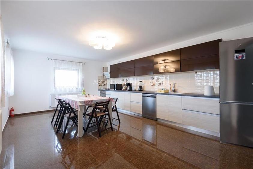 Vila eleganta, spatii generoase, conditii deosebite, Harman - 3