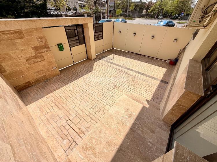 Proprietar metrou Laminorului 10 secunde / 3 camere + curte / centrala proprie - 12