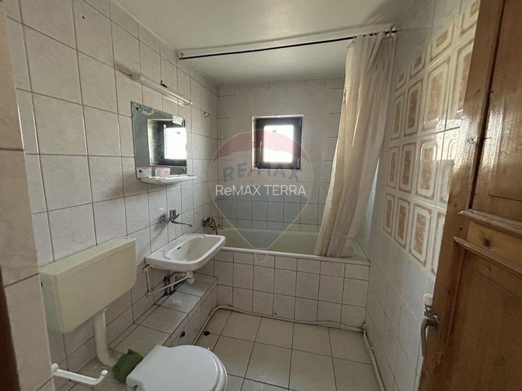 Apartament cu 3 camere decomandat de închiriat în zona Hotvon et.3 - 8