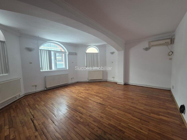 MIHAI BRAVU-METROU,VILA 9 CAMERE,LIVING 75 MP,400 MP,P+1+M,CURTE 300mp, 2300 eur - 4