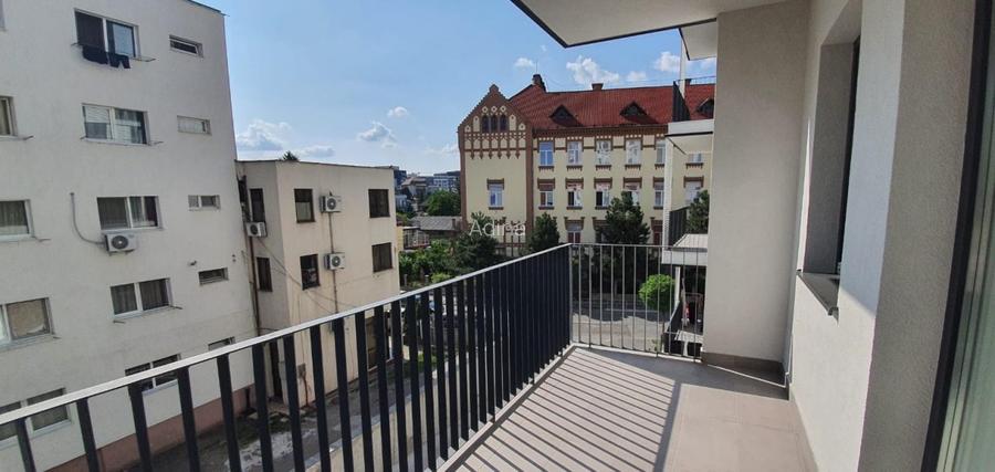 Inchiriez apartament  2 camere in complex Record Park, parcare subterana inclusa - 4