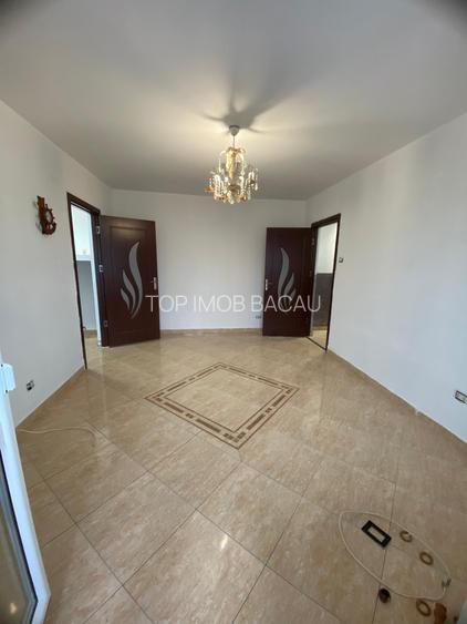 2 CAMERE etajul 2, termopan, AC, izolat, bucatarie mare, URA - 2