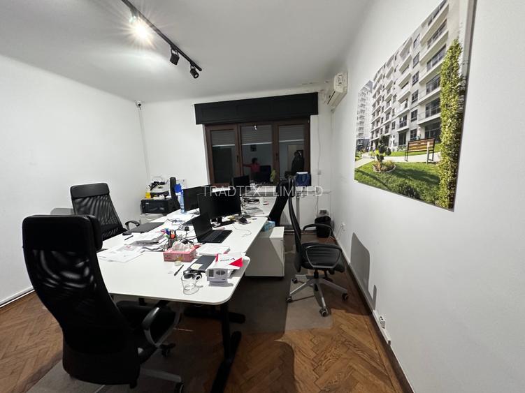 Decomandat,în vila interbelică,parcare.etajul 1. - 3