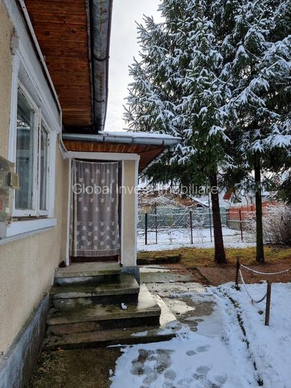 Casa 5 camere+ anexe cu teren 686mp - 2