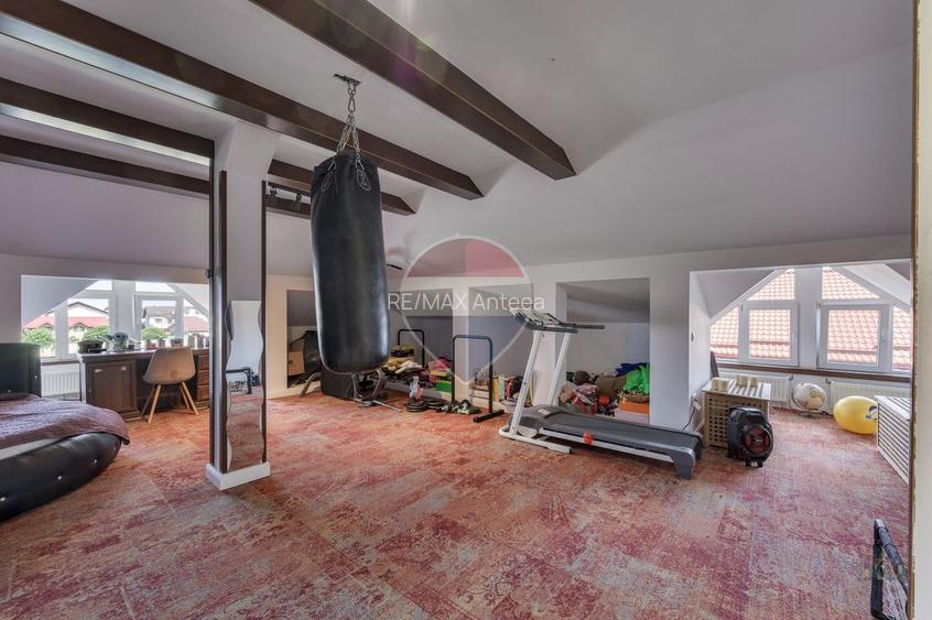 Vilă renovată P+1+M  | Foișor vitrat, grădină și jacuzzi - 22