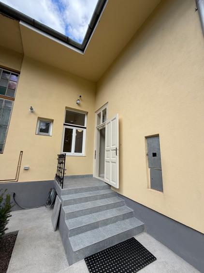 Casa recent renovata .str. Avram Iancu, curte 300 mp, 3 parcari, zona centrala