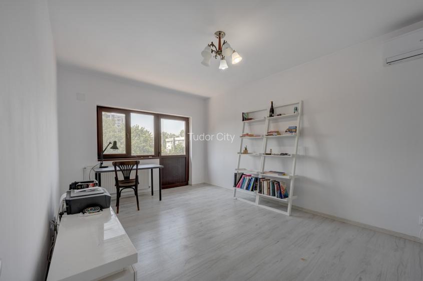 O proprietate imobiliară deosebită, formată din casă și mult teren! - 10