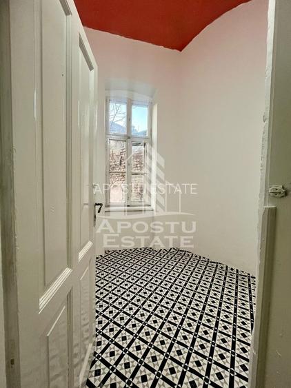 Apartament deosebit in cladire istorica, zona Piata Romanilor - 11