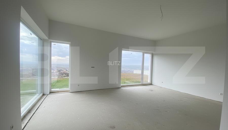 Casa pe calcan cu priveliste deschisa si compartimentare deosebita. - 5